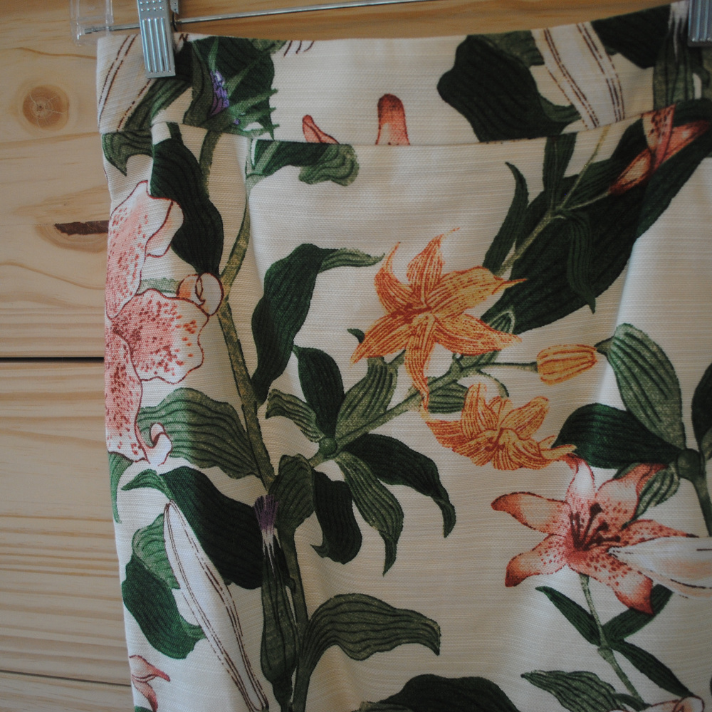 Ann Taylor petite floral pattern pencil skirt - Picture 5 of 5